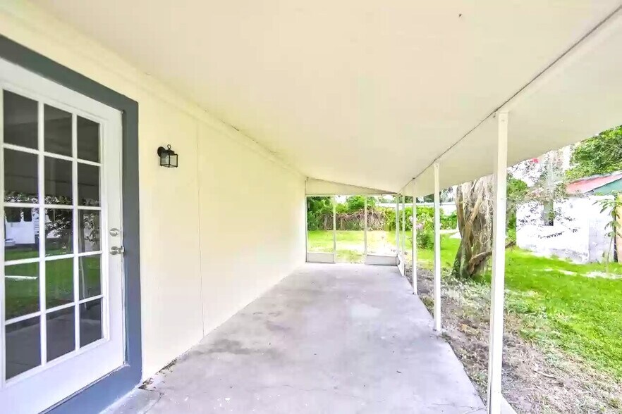 Covered Patio - 2203 Cochran St
