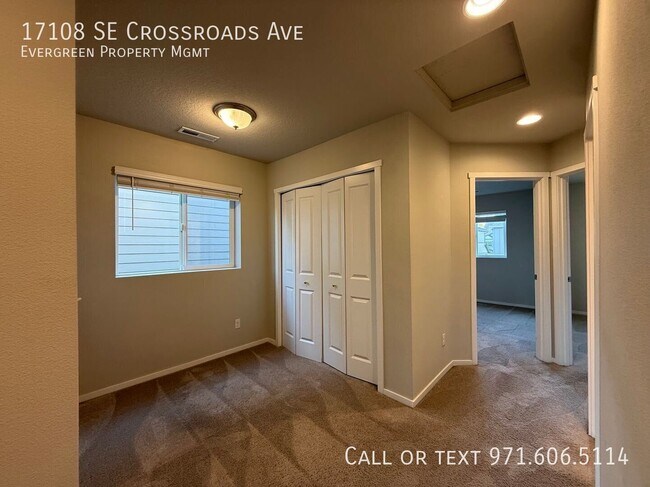 Building Photo - 17108 SE Crossroads Ave
