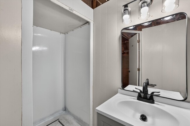 Building Photo - 14112 Krems Ave