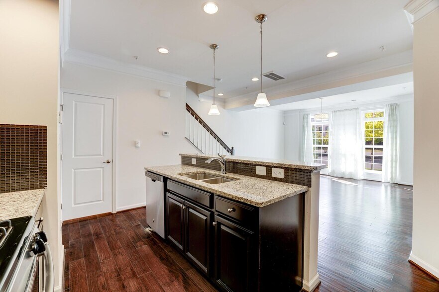 Building Photo - 13643 Air and Space Museum Pky