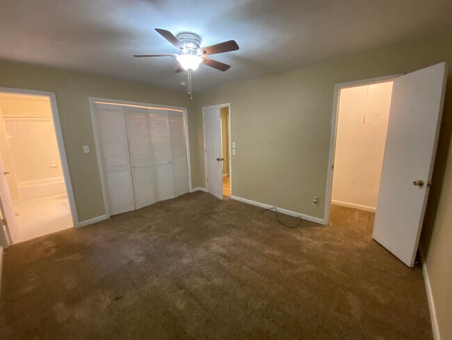 Building Photo - 2507 Waldemar Ln