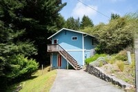 Building Photo - Remodeled 2-Bedroom Apartment for Rent