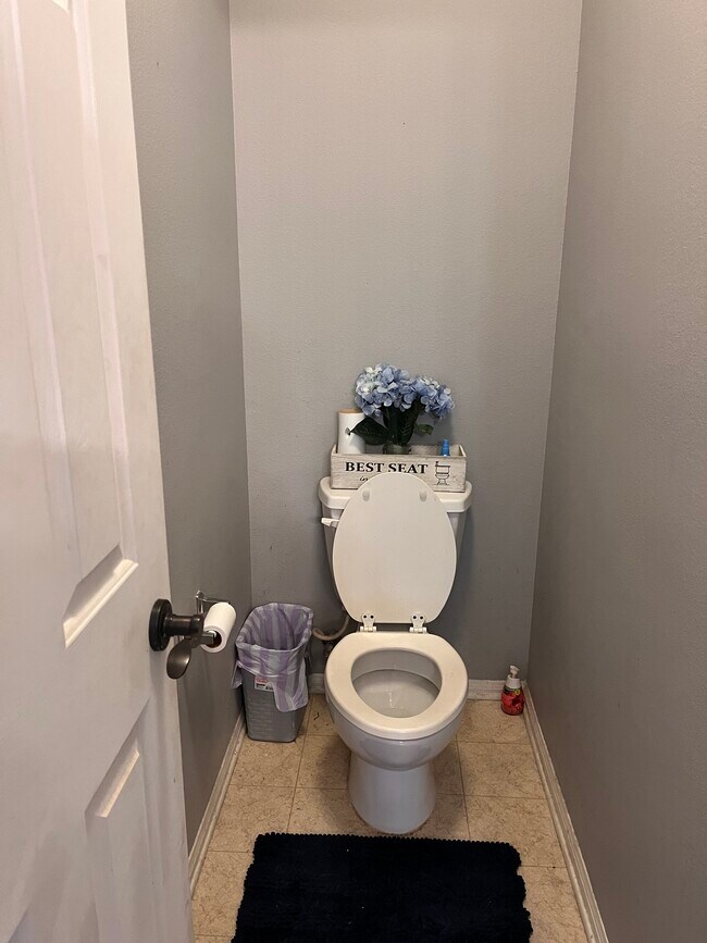 Master Bathroom/Toilet - 1552 Shadow Hill Trl