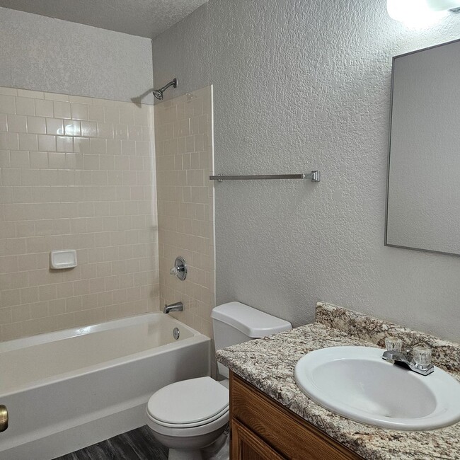 Building Photo - Solar home for Rent!