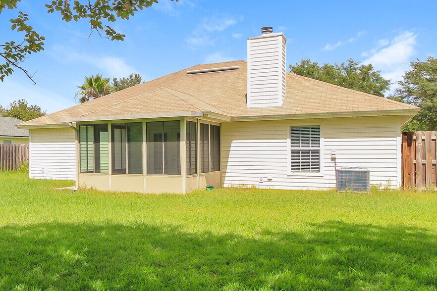 Building Photo - 717 S Lake Cunningham Ave