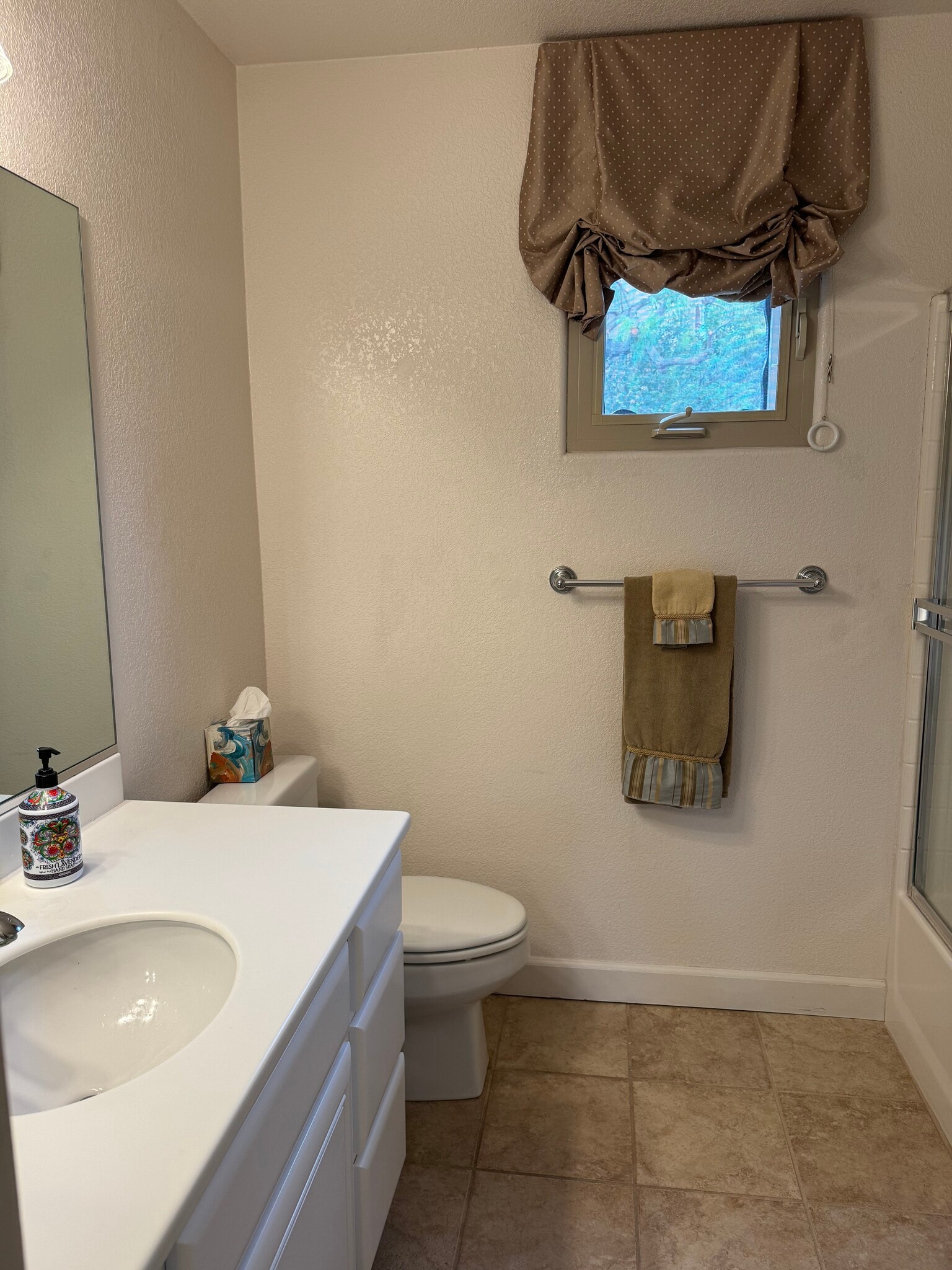 2nd bathroom with shower & tub - 380 Greendale Ct