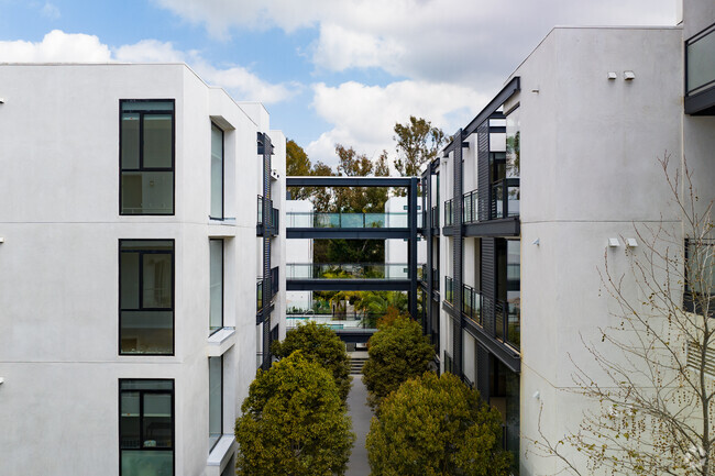 Building Photo - Respara Brentwood