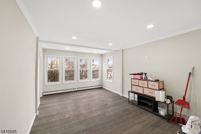 Building Photo - 335 Boulevard