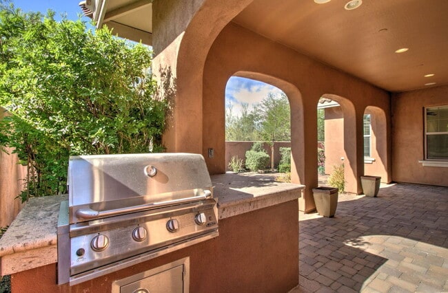 Building Photo - 9427 E Trailside View