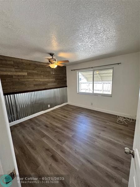 Building Photo - 1120 SW 31st St