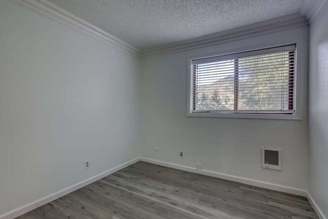 Building Photo - 1061 W Beaver Creek Blvd