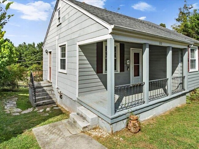 Building Photo - Radford, 3 BR / 2 BA, Available NOW