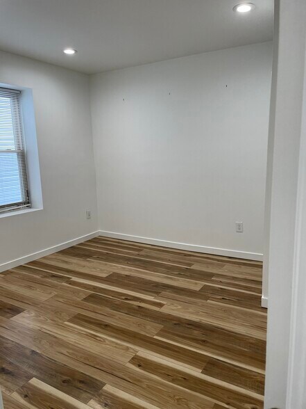 bedroom - 1105 S 47th St