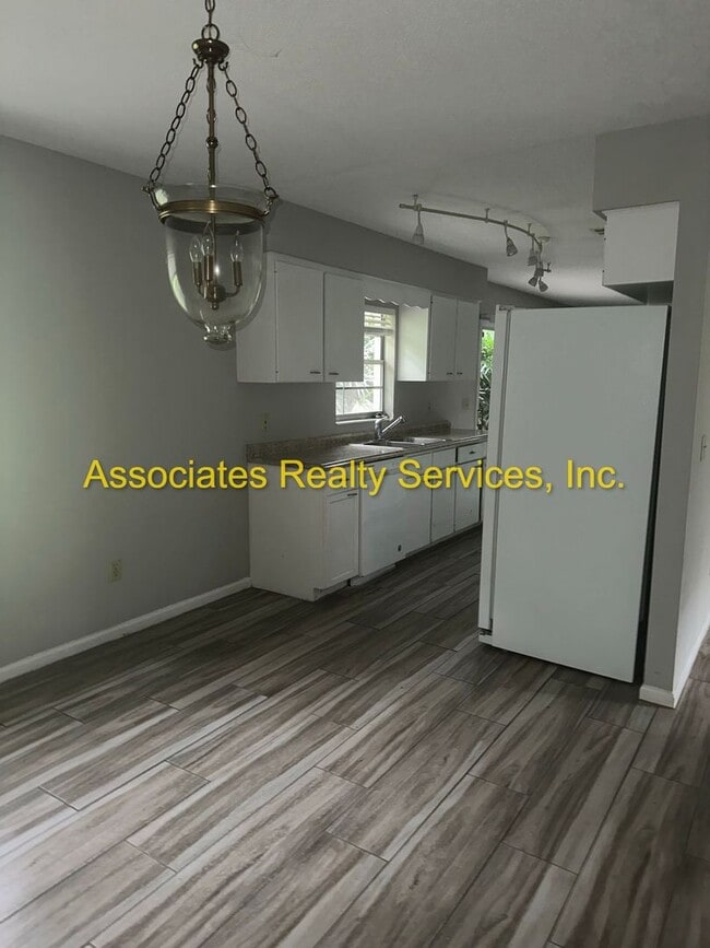 Building Photo - Three bedroom, two bath - 1720 Sq. ft., Acre lot