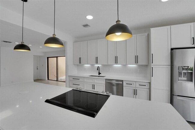 Building Photo - 7850 Villa Nova Dr