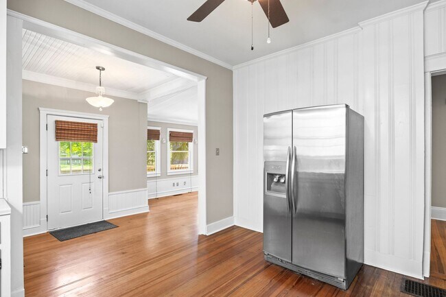 Building Photo - Historic Home in Wake Forest!