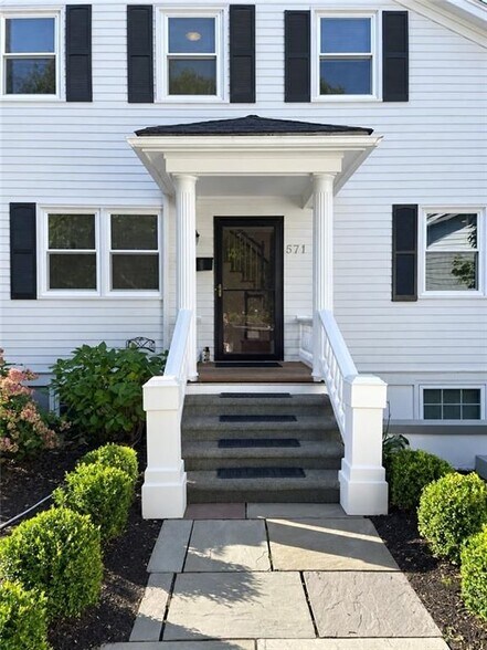 Building Photo - 571 Bellevue Ave