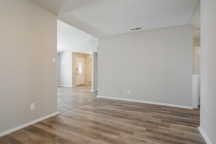 Building Photo - 1702 Clark Trail