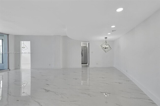 Building Photo - 100 Golden Isles Dr