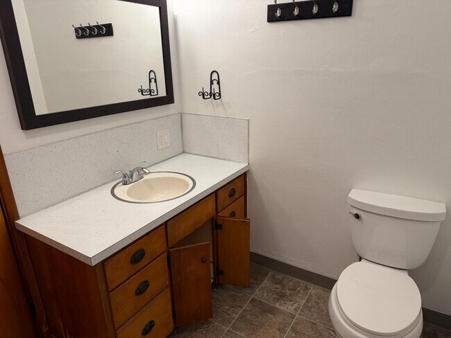 Building Photo - 1915 SE Debord St