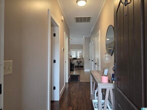 Building Photo - 203 Kingston Ct