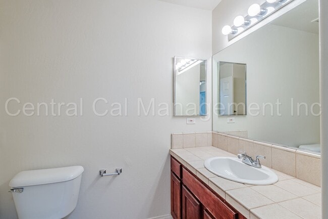 Building Photo - 4 Bedroom, 2 Bath Home in Desired Northwes...