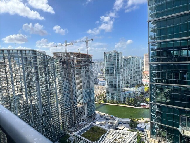 Building Photo - 801 S Miami Ave