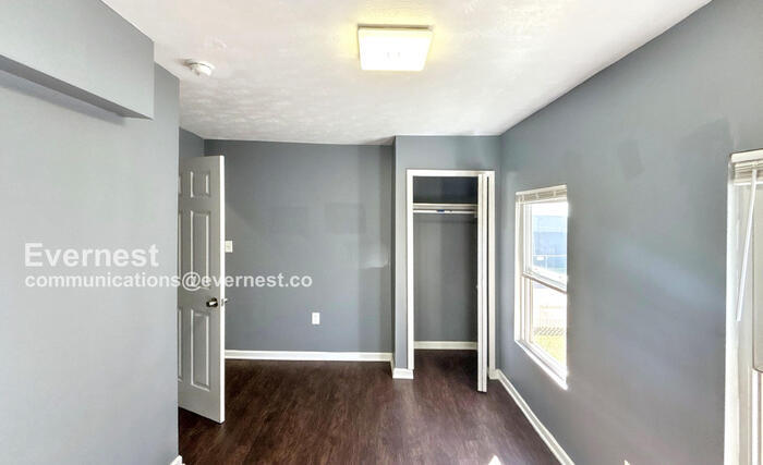 Building Photo - 39 S Yale Ave