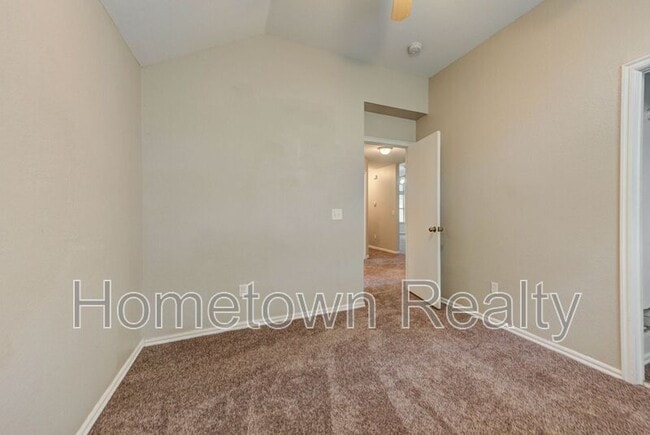 Building Photo - 720 E Elder Ln
