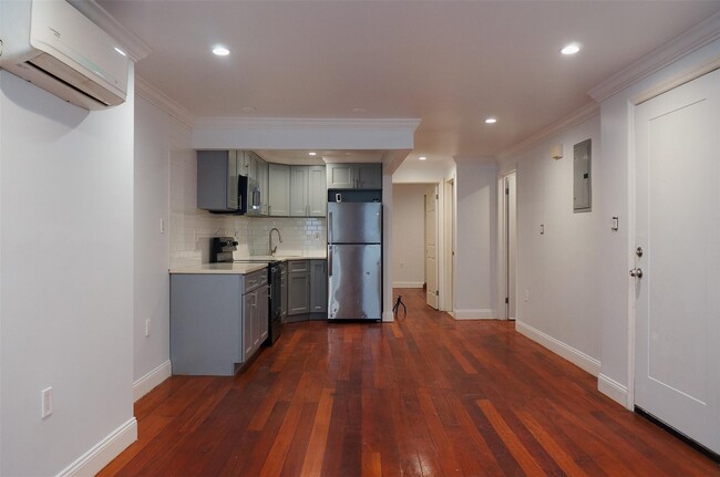 Building Photo - 526 E 148th St