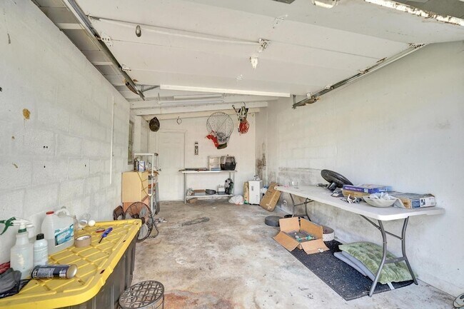 Building Photo - 3322 McKinley St