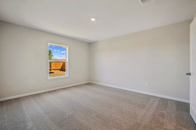 Building Photo - 15866 Berry Hl Dr
