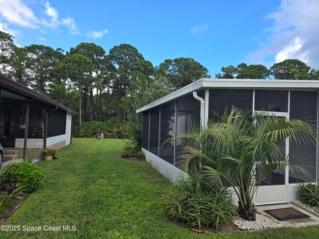 Building Photo - 1345 Barefoot Cir