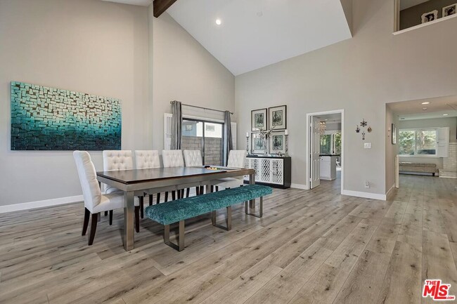 Building Photo - 10754 Garland Dr