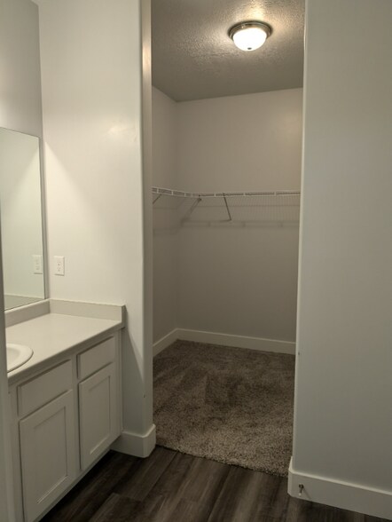 Building Photo - 701 N 380 W