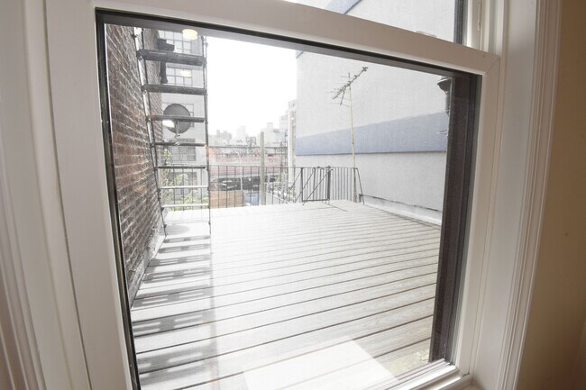 Building Photo - 154 S 4th St