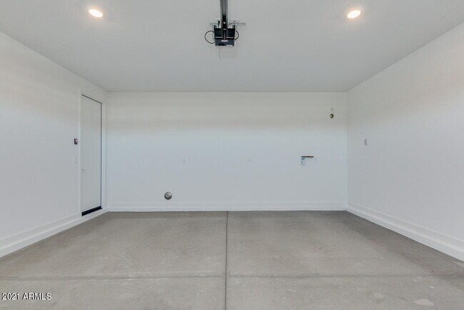 Building Photo - 7276 S 22nd Ln