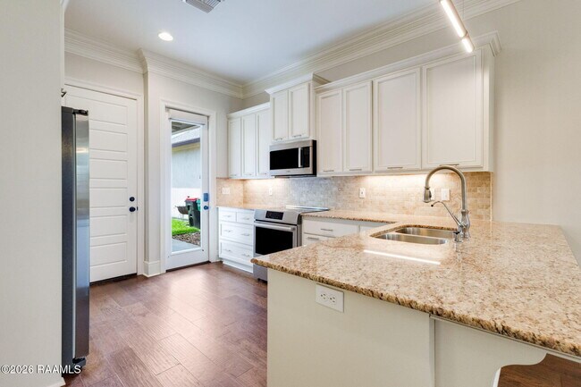 Building Photo - 405 S Montauban Dr