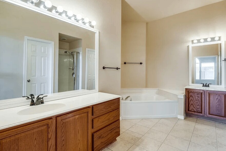 Building Photo - 11431 Wovenedge Ct