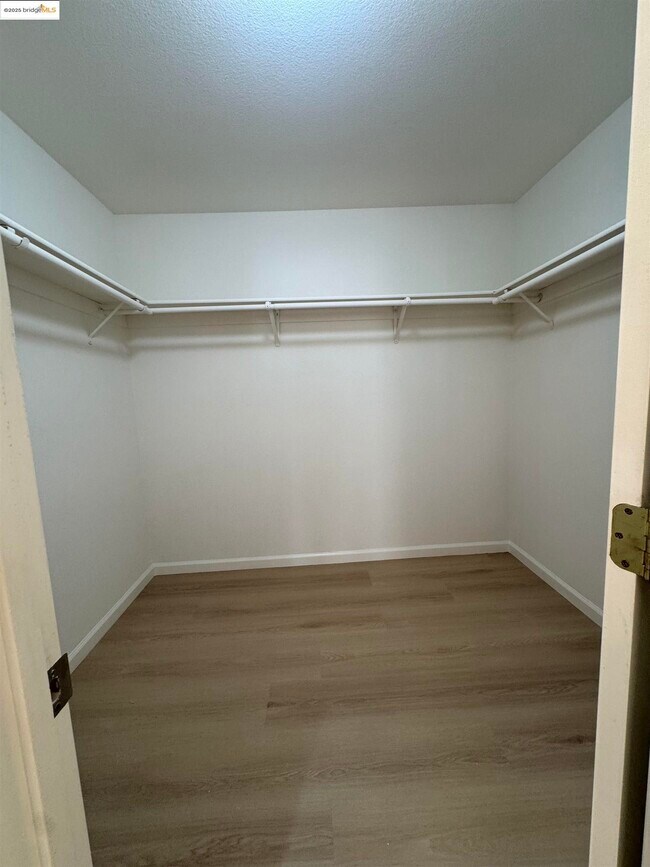 Building Photo - 4558 Mirror Ct