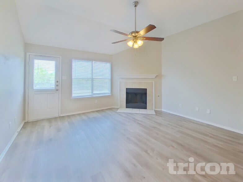 Building Photo - 1228 Artesia Dr