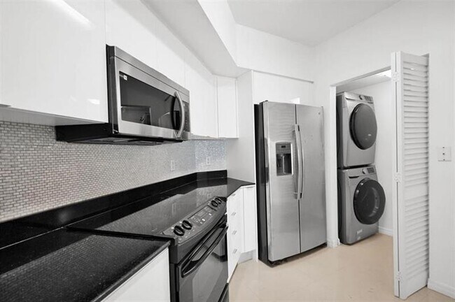 Building Photo - 16699 Collins Ave