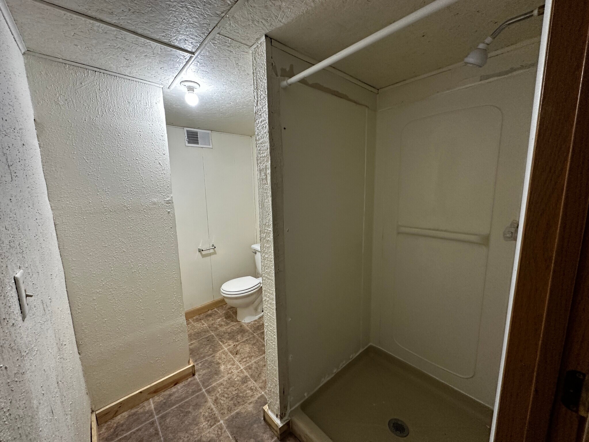 Building Photo - 1402 8th St E