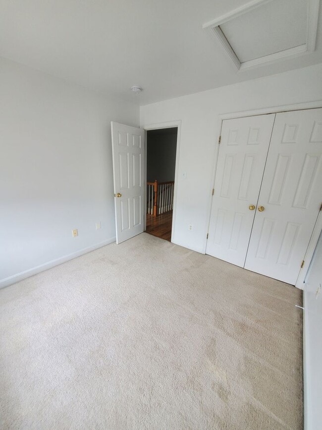 Building Photo - 833 Gallows Ct