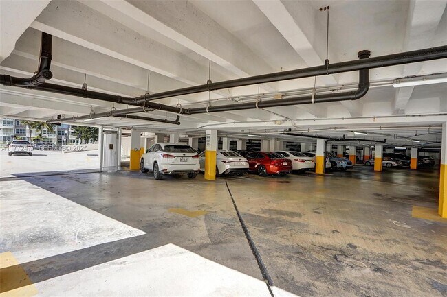 Building Photo - 3180 S Ocean Dr