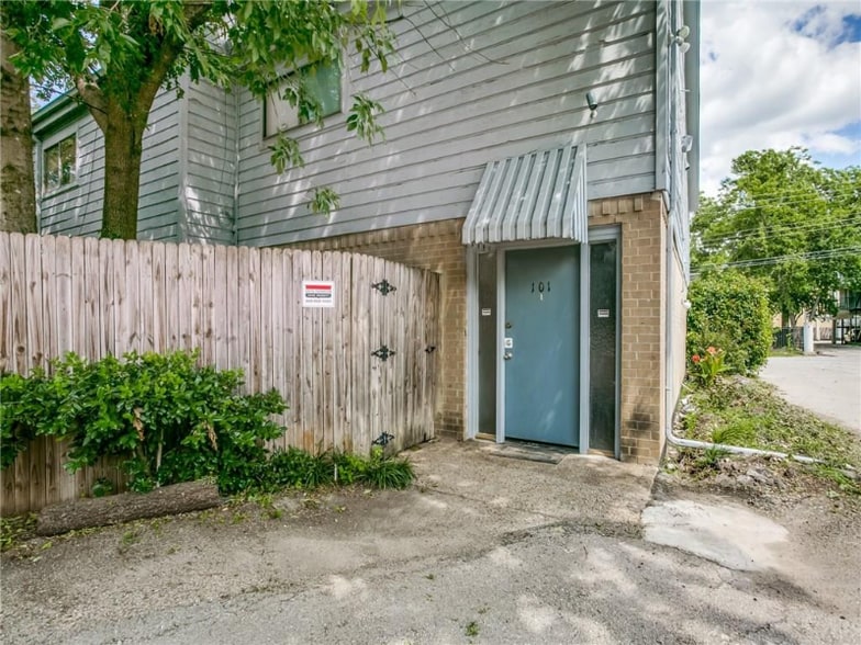 Building Photo - 7215 Holly Hill Dr