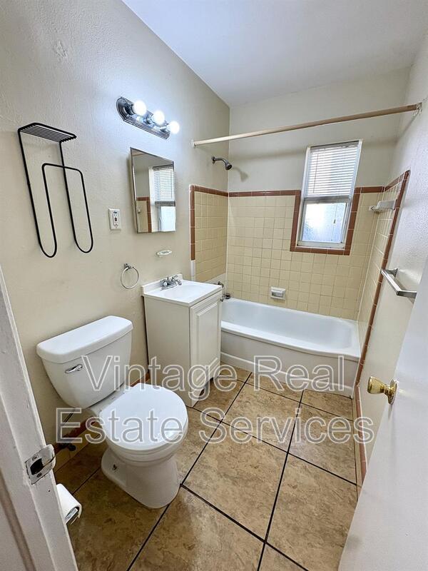 Building Photo - 2168 8th Ave N