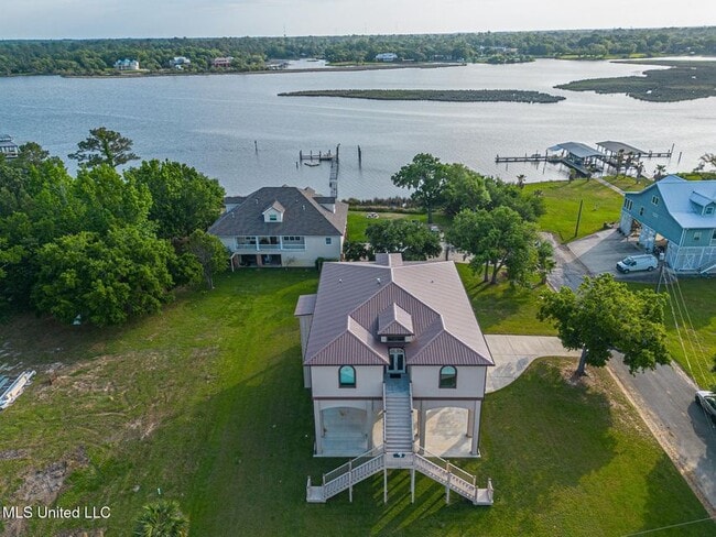 Building Photo - 238 Lovers Ln