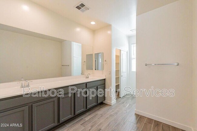 Building Photo - 5516 S Dillon Cir