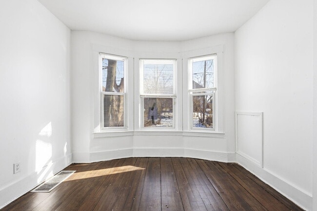 Building Photo - 550 Mt Vernon St